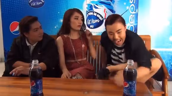 Đông Hùng giả gái, lột đồ trước bộ ba "giám khảo" ảnh 15