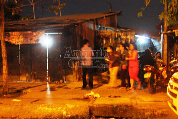 Nghi án người đàn ông bị sát hại trong cửa hàng tạp hóa ảnh 1