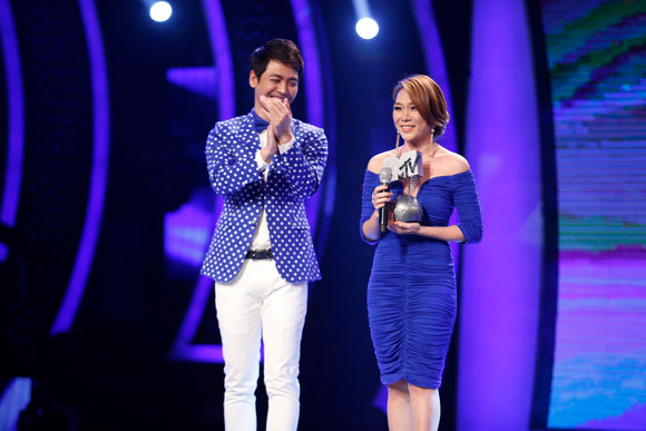 Mỹ Tâm chính thức nhận cúp “Nghệ sĩ được yêu thích nhất khu vực Đông Nam Á” ảnh 7