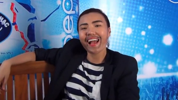 Đông Hùng giả gái, lột đồ trước bộ ba "giám khảo" ảnh 11