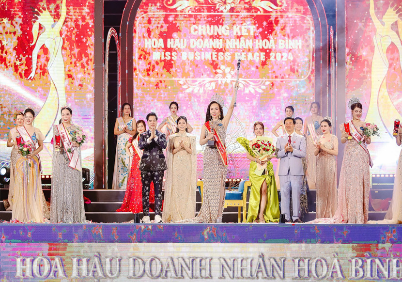 Mùa giải đầu tiên chứng kiến sự đăng quang của nữ doanh nhân Hoắc Thị Huyền, đến từ Bắc Giang. Mùa giải đầu tiên chứng kiến sự đăng quang của nữ doanh nhân Hoắc Thị Huyền, đến từ Bắc Giang.