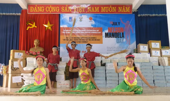 Sẻ chia khó khăn với những mảnh đời đặc biệt ảnh 18