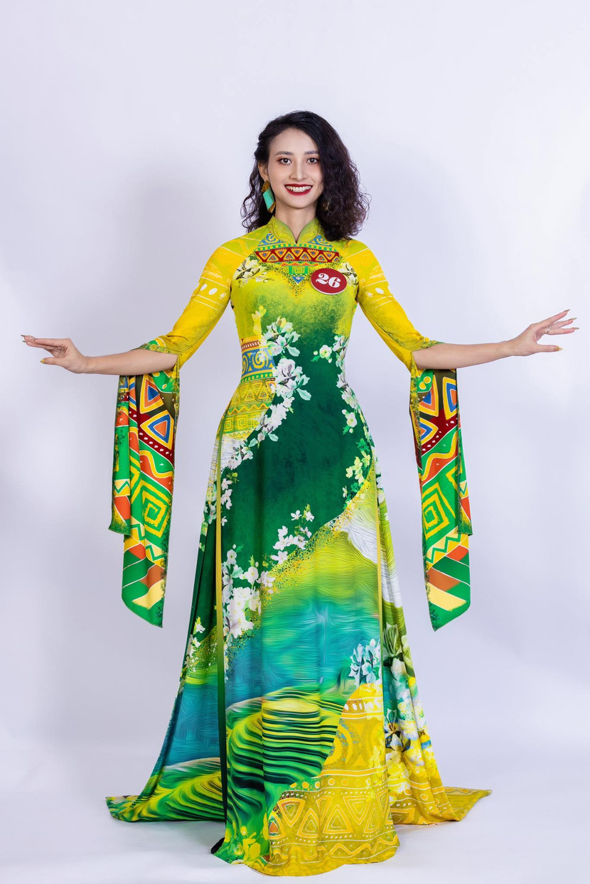 Thiết kế trong bộ sưu tập áo dài "Bản sắc di sản Việt"