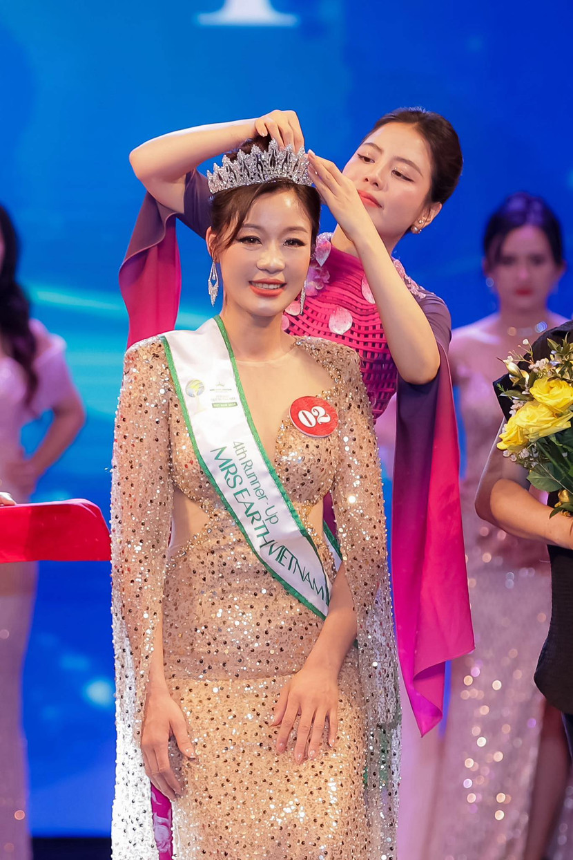 Nguyễn Thị Hồi đăng quang Á hậu 4 &quot;Mrs Earth Vietnam 2024&quot;