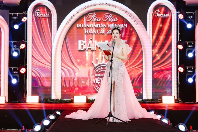 Chủ tịch Hội đồng chuyên môn cuộc thi – Hoa hậu Vũ Thục Hiền