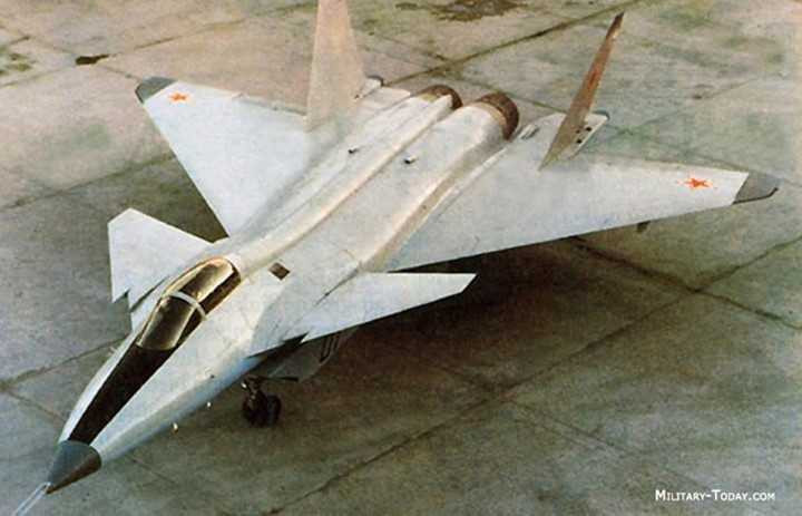 Tức là nếu chúng ta nhìn vào MiG-1.44 và Su-57 trong phạm vi thời gian của chúng thì rõ ràng là nói về khả năng tàng hình thì dễ hơn là thực hiện điều đó. Bởi lẽ Su-57 đã từng gặp phải rất nhiều vấn đề trước khi đạt đến trình độ như ngày nay.