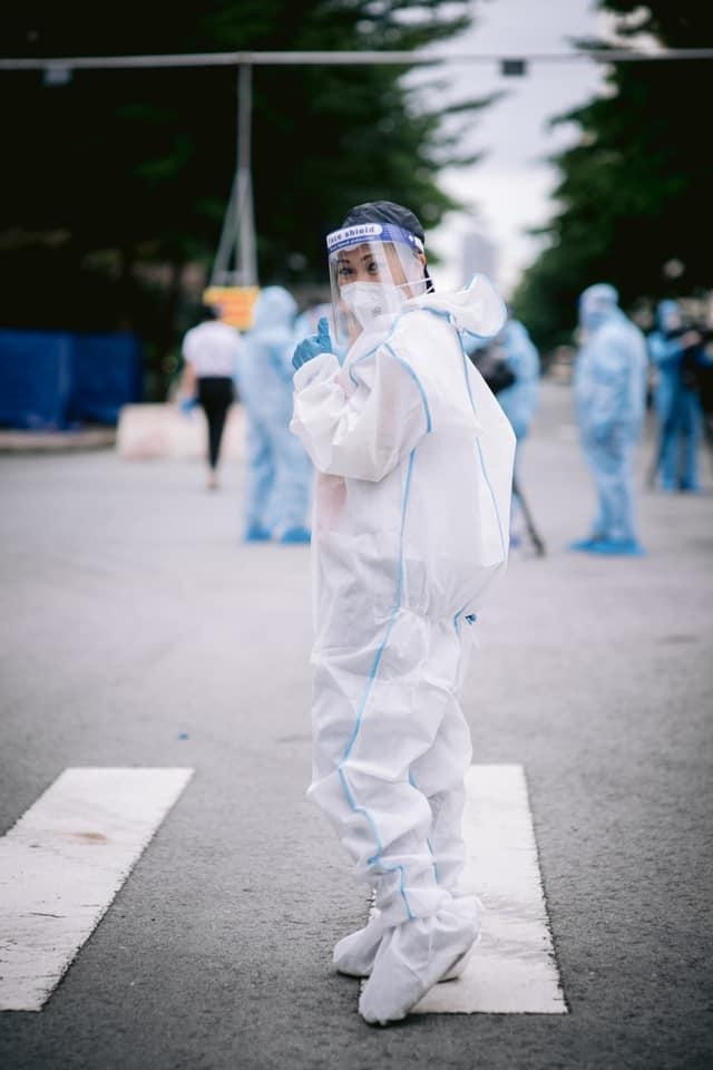 Phương Thanh là một trong số các nghệ sĩ nhiệt tình tham gia công tác thiện nguyện hỗ trợ phòng chống dịch Covid-19 tại TP.HCM