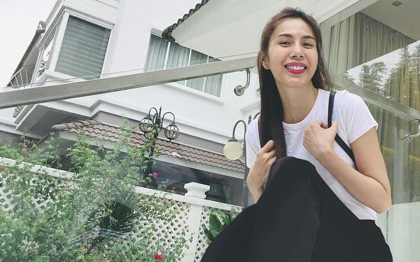 Thủy Tiên là một trong số các nghệ sĩ nhận nhiều bàn tán trái chiều xung quanh việc làm từ thiện