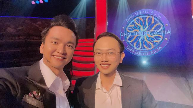 MC Hạnh Phúc và biên tập viên Hoàng Linh MC Hạnh Phúc và biên tập viên Hoàng Linh