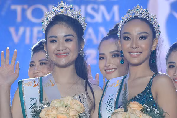 Á khôi 1 Minh Anh (bên trái) và Á khôi 2 Mỹ Hải (bên phải)