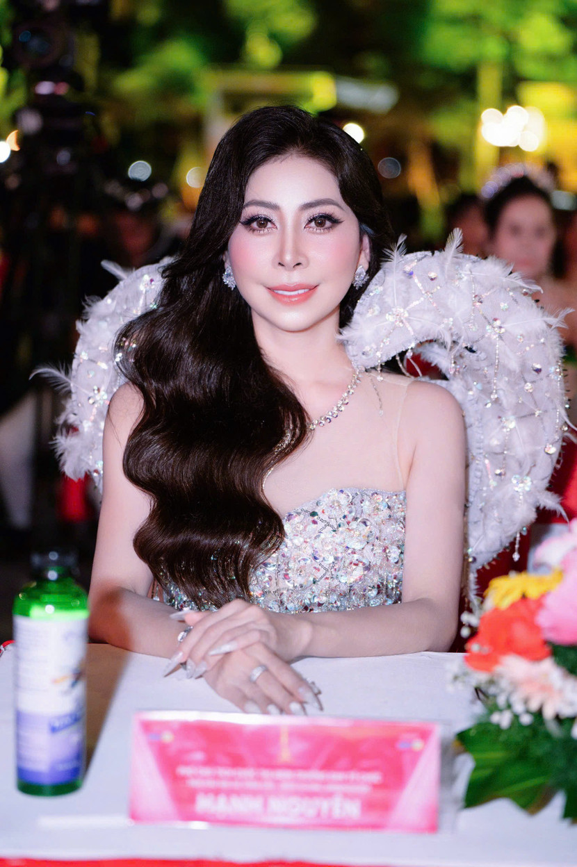 Phó Chủ tịch kiêm Trưởng Ban tổ chức cuộc thi - người đẹp Hạnh Nguyên giữ vai trò "thắp lửa" tại mùa thi đầu tiên