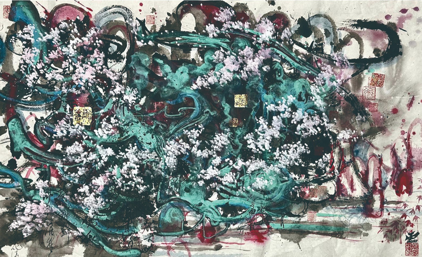 Các tác phẩm "Hoa Anh đào trên núi Phú Sĩ" của tác giả Manling Cheung được trưng bày tại triển lãm