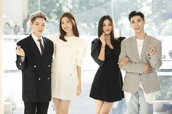 Talkshow còn có sự xuất hiện của nhiều khách mời là nghệ sĩ tên tuổi trong showbiz Việt