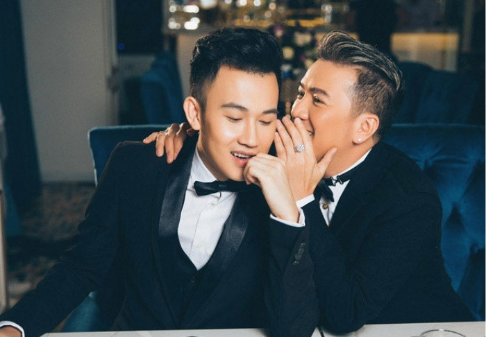 Dương Triệu Vũ thuyết phục Đàm Vĩnh Hưng dọn kho tủ hàng hiệu của mình Dương Triệu Vũ thuyết phục Đàm Vĩnh Hưng dọn kho tủ hàng hiệu của mình