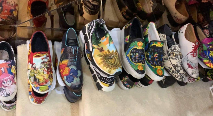 Một góc trong tủ đồ hàng hiệu của "ông hoàng nhạc Việt" Một góc trong tủ đồ hàng hiệu của "ông hoàng nhạc Việt"