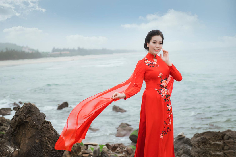 Quán quân "Sao Mai dân gian 2013" hiện là một trong số những ca sỹ rất “đắt sô” và được rất nhiều các nhạc sỹ gửi gắm bài hát mới