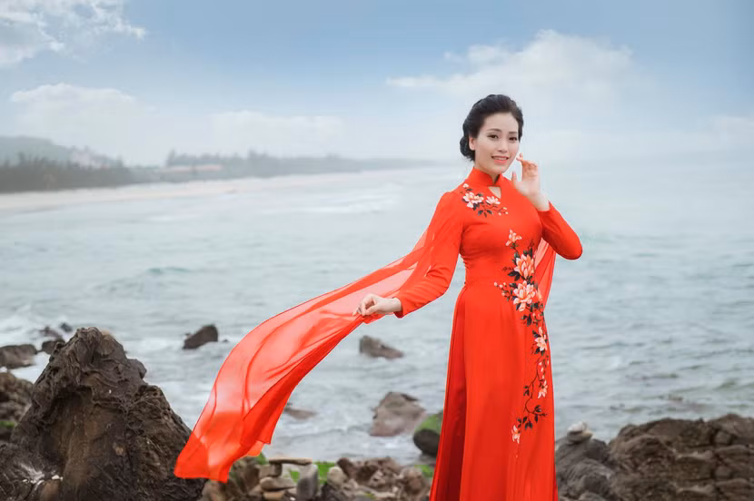 Quán quân "Sao Mai dân gian 2013" hiện là một trong số những ca sỹ rất “đắt sô” và được rất nhiều các nhạc sỹ gửi gắm bài hát mới