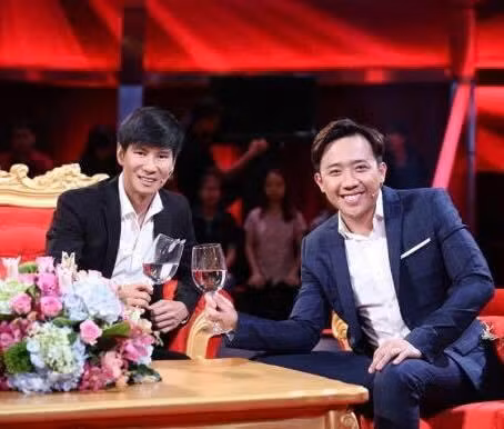 Trang Fanpage của Lý Hải đăng tải bức ảnh chụp cùng Trấn Thành cùng dòng viết ngắn gọn xoa dịu dư luận: "Thương không hết mà!"