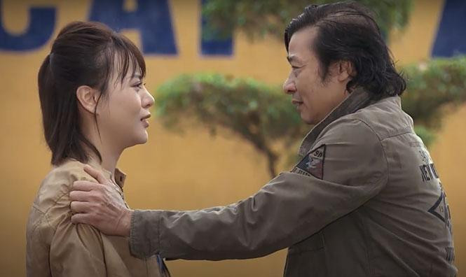 Phương Oanh đóng vai cô con gái của Võ Hoài Nam trong phim "Hương vị tình thân" Phương Oanh đóng vai cô con gái của Võ Hoài Nam trong phim "Hương vị tình thân"