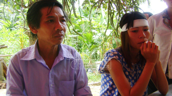 Mẫu thuẫn vì dọn đường đi, vác dao chém lìa cổ hàng xóm ảnh 1