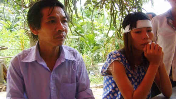 Mẫu thuẫn vì dọn đường đi, vác dao chém lìa cổ hàng xóm ảnh 1