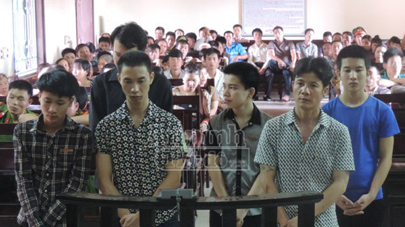 Nhóm côn đồ giải quyết mâu thuẫn bằng súng lĩnh án ảnh 1