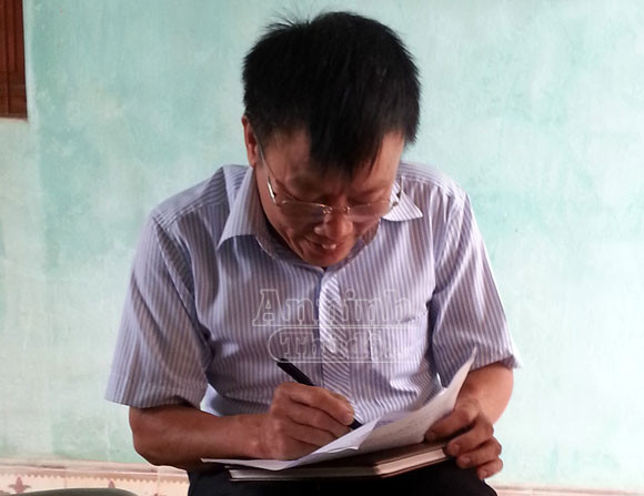 Bị tố cáo, "quan xã" cuống cuồng mang tiền trả người dân (2) ảnh 3