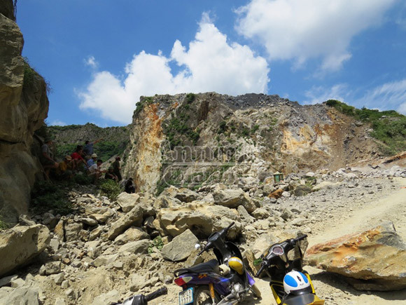 Tai nạn khi nổ mìn khai thác đá, 5 công nhân thiệt mạng ảnh 1