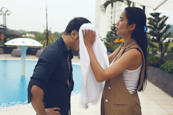 Ưng Hoàng Phúc "bỏ rơi" Kim Cương, tình tứ cùng Trang Pháp bên hồ bơi ảnh 9