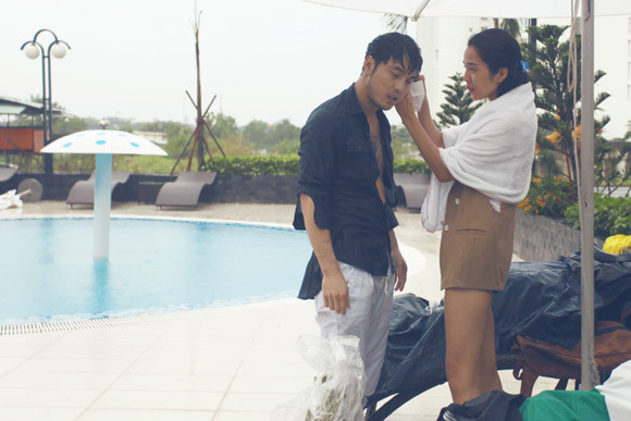 Ưng Hoàng Phúc "bỏ rơi" Kim Cương, tình tứ cùng Trang Pháp bên hồ bơi ảnh 8