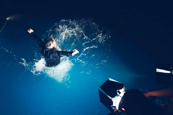 Ưng Hoàng Phúc "bỏ rơi" Kim Cương, tình tứ cùng Trang Pháp bên hồ bơi ảnh 3