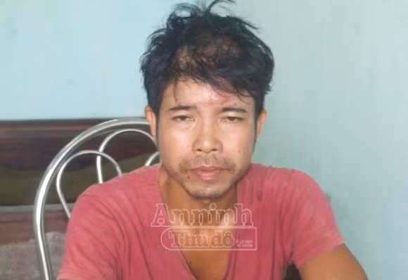 Rượu vào mang dao chém vợ, cha đẻ và trưởng công an xã ảnh 1