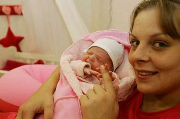 Thí sinh 27 tuổi quyết định sinh con trong ngôi nhà chung ảnh 1