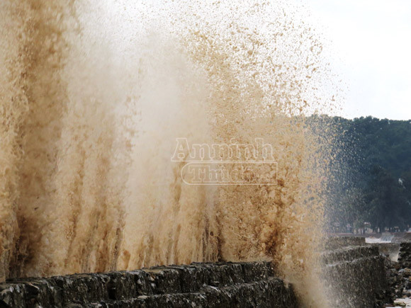 Bờ kè khu du lịch Đồ Sơn tan hoang sau bão ảnh 2