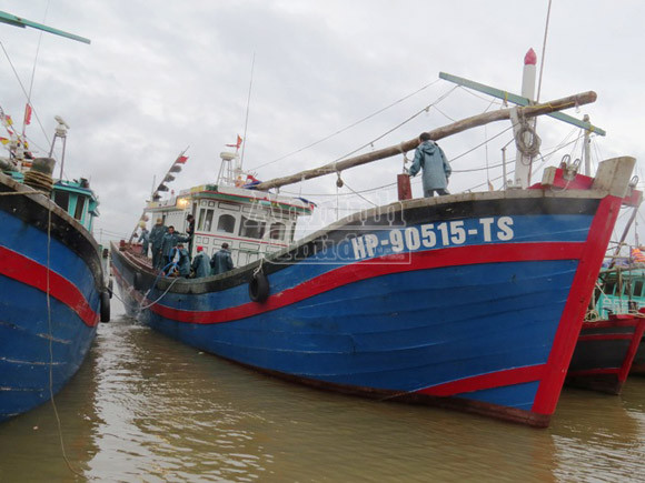 Bờ kè khu du lịch Đồ Sơn tan hoang sau bão ảnh 7