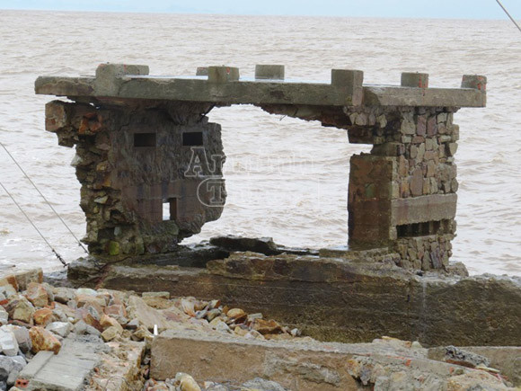 Bờ kè khu du lịch Đồ Sơn tan hoang sau bão ảnh 5