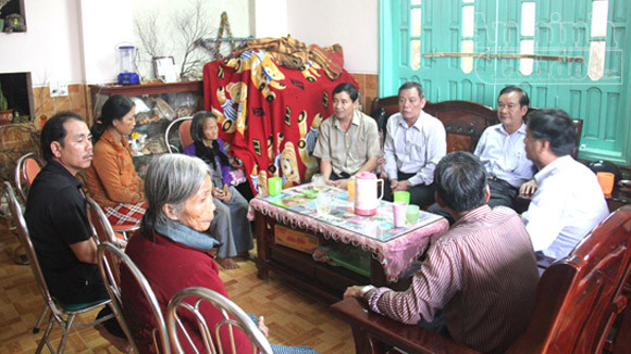 Trích 70 triệu đồng hỗ trợ gia đình 14 thuyền viên bị mất tích trên biển ảnh 1