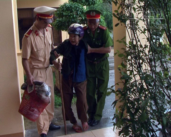 Sơ tán hàng vạn người dân đến nơi an toàn, tránh siêu bão ảnh 2