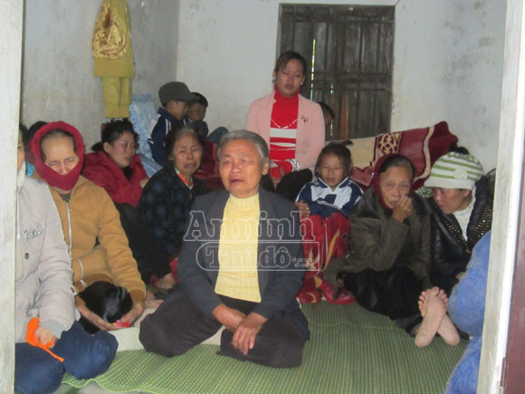 Sóng đánh chìm tàu, 10 ngư dân mất tích ảnh 1