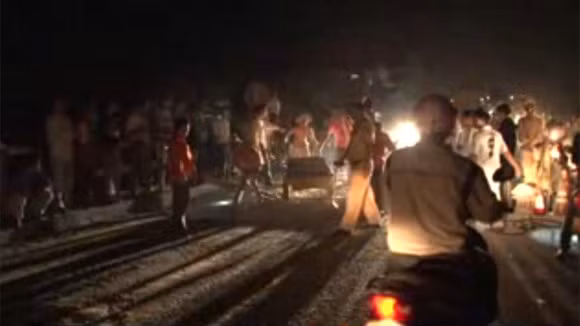 Sập mố cầu, hàng nghìn phương tiện giao thông bị ách tắc ảnh 2