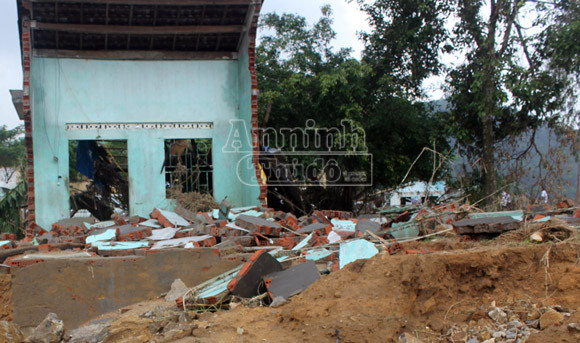 Quảng Ngãi: Hàng chục lều tạm “xuất hiện” sau lũ ảnh 1