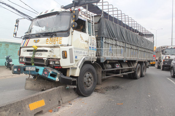 Xe tải mất phanh gây tai nạn liên hoàn, 1 người nhập viện ảnh 1