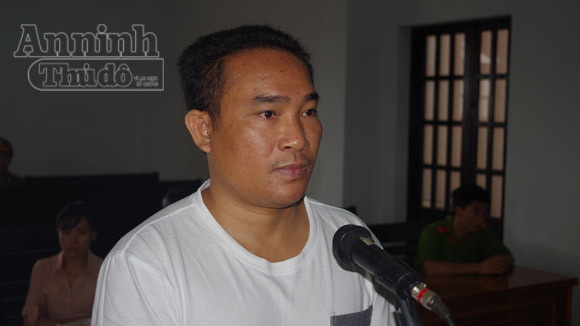 Mang dao đi cướp sòng bạc, lĩnh 5 năm tù giam ảnh 1