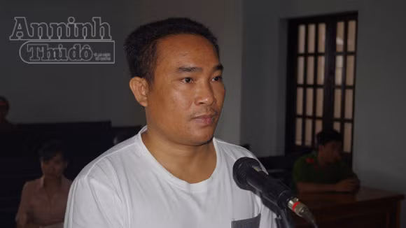 Mang dao đi cướp sòng bạc, lĩnh 5 năm tù giam ảnh 1