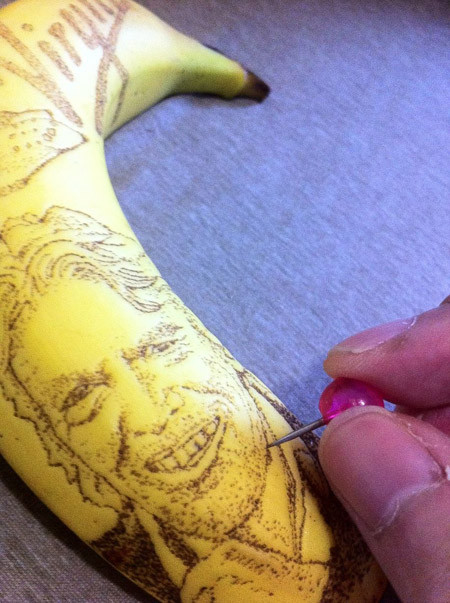 Độc đáo nghệ thuật xăm hình lên... chuối ảnh 1