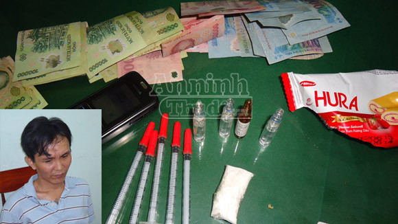 Giấu ma túy trong hộp bánh ngọt vẫn không thoát ảnh 1