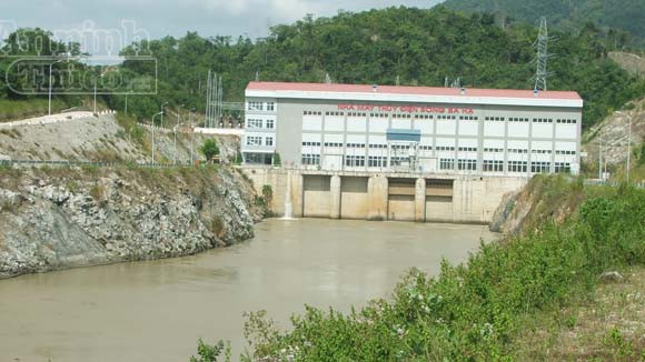 Thủy điện giảm xả lũ, vùng hạ du thở phào ảnh 1