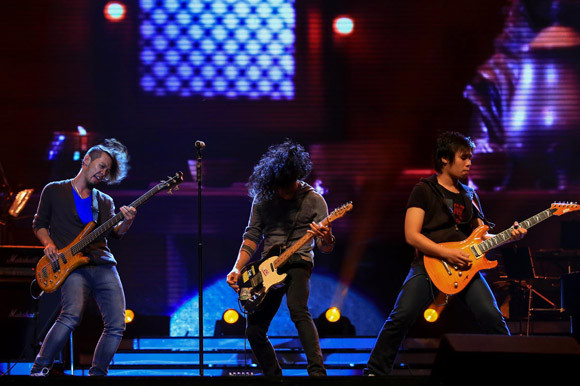 Mặc scandal, Đàm Vĩnh Hưng ẵm trọn Bài hát yêu thích tháng ảnh 2