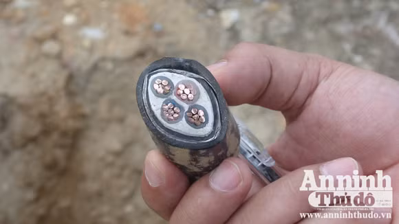 Nổ súng, rượt đuổi ôtô như phim trên Đại lộ Thăng Long ảnh 4