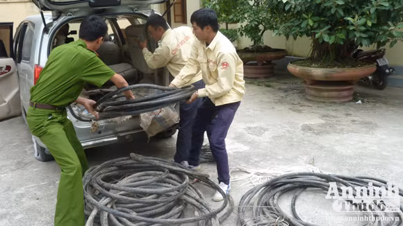 Nổ súng, rượt đuổi ôtô như phim trên Đại lộ Thăng Long ảnh 11